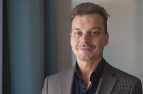 Kosten stijgen door, maar vier op de tien horecazaken passen hun menukaart nooit aan